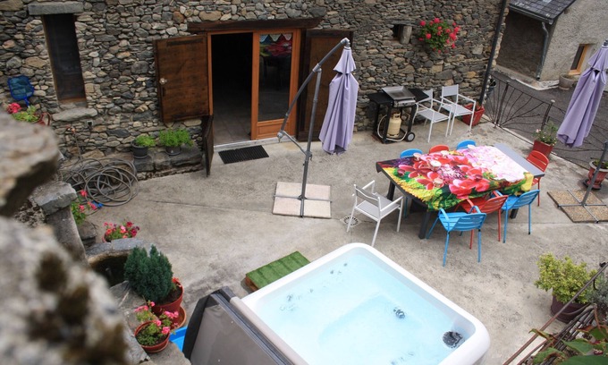 Saint-Aventin House | Bagneres de Luchon 5KMS st aventin barn renovated 3 ears 8 people