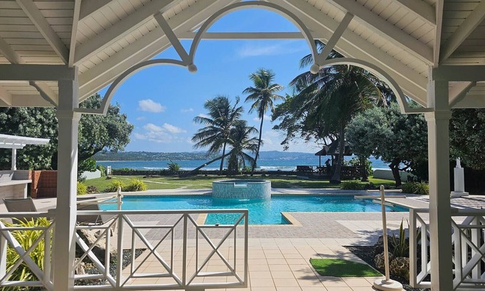 Orange Hill Villa | 'Bago Breeze' a blissful 4-bdrm villa by the Sea