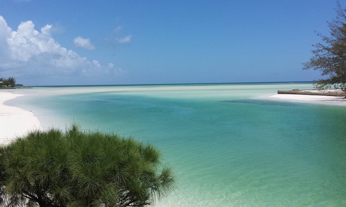 Spanish Wells Villa | Bahama Breeze Island Villa. Two Minute Walk To Pristine, Pink Beaches. Paradise.
