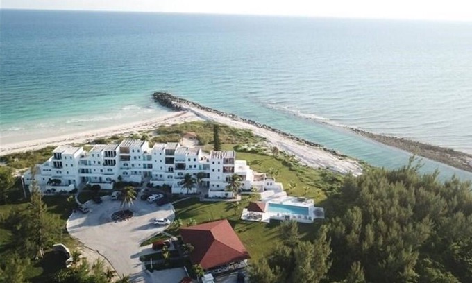 Bahamas Terrace Condo | Bahamian Beachfront Paradise, directly on the beach!