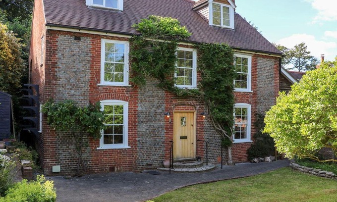 Bursledon House | Bailey Cottage