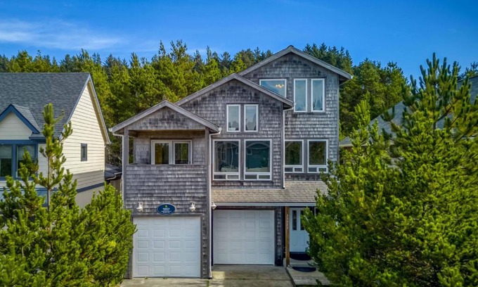 Pacific City House | Baileys Beach House - Meredith Lodging