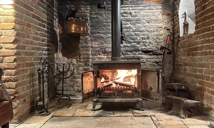 Castle Acre House | Bailiff’s Cottage, Circa 1600 cosy, charactful & Pet friendly