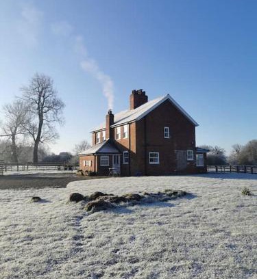 Horncastle Apartment | Bainvalley Cottages, Beautiful North Cottage