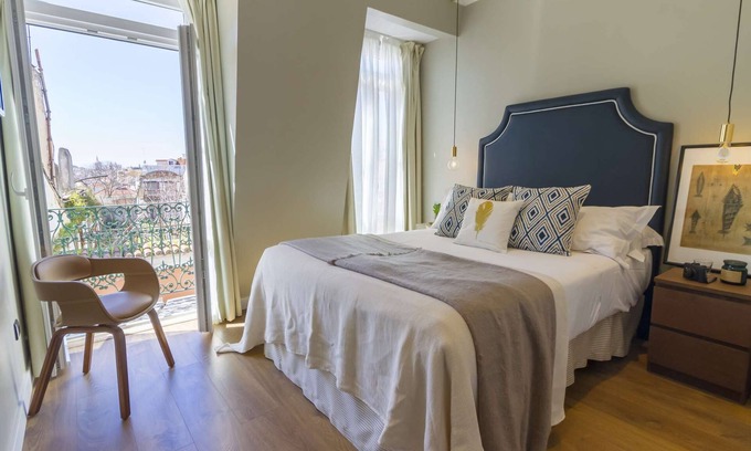 Sao Jose Hotel | Bairro Alto Suites - Double Room with Private Ensuite Bathroom
