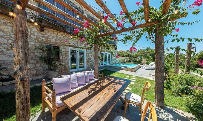 Batroun Hotel | Bait Halla