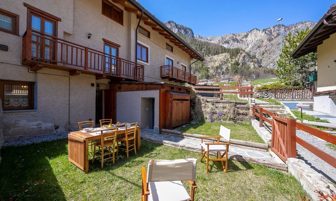 Melezet Apartment | Baita La Ciaburna (skiing nearby), Bardonecchia, Italy