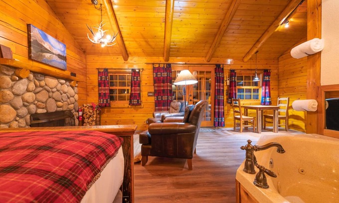 Lake Louise Cabin | Baker Creek | Queen Cabin
