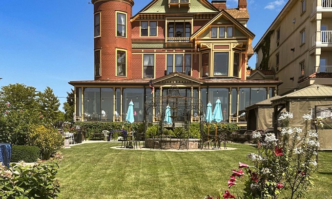 Lake Geneva Hotel | Baker House Hotel