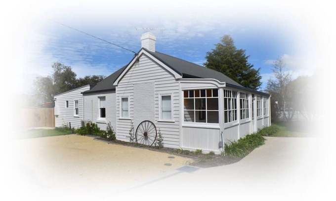 Richmond House | "Baker's Cottage" in Historic Richmond, Sleeps 6.