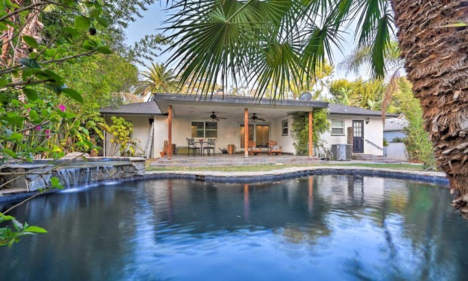Bakersfield House | Bakersfield Oasis Sweet Tropical Pool Setup!