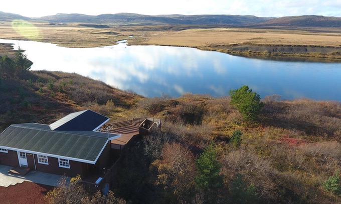 Selfoss House | Bakkakot lodge with beautiful scenic view over the river Sog