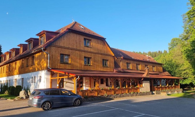 Radesin Hotel | Balónový hotel a pivovar Radešín