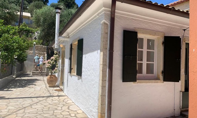 Lakka House | Balela's