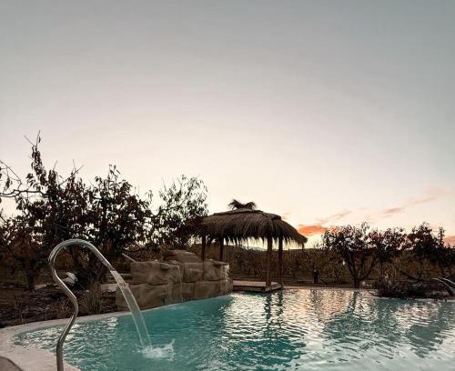 Lujan de Cuyo Cabin | Bali Andino, Lodge boutique en el corazón de ruta del vino, vilas privadas con vistas a la cordillera, piscina tipo playa