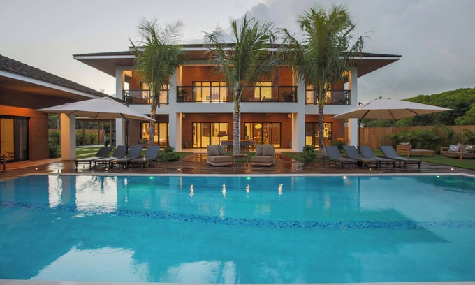 Dunmore Town House | Bali House Harbour Island - Private Pool, Gym, Beach Setup, Newly Renovated