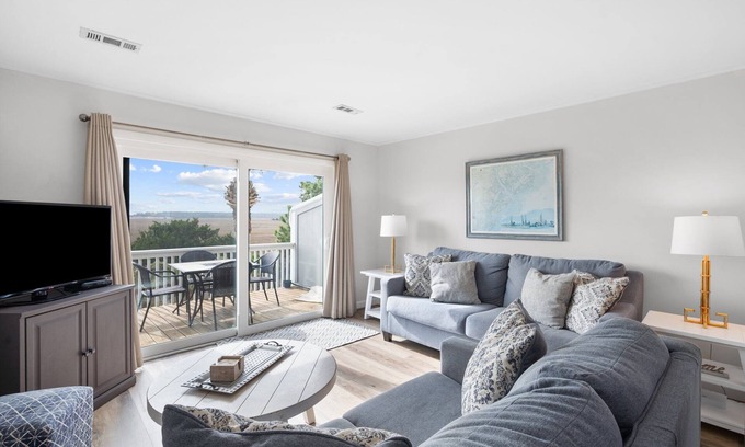 Oceanmarsh Subdivision Condo | Bali Retreat: 180° Ocean and Hunting Island Deck Views