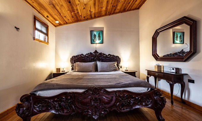Stanardsville Apartment | Bali Suite at the White Lotus
