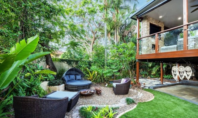 Sunnybank House | Bali Vibes Serene Tropical Oasis 4BD Holiday Home
