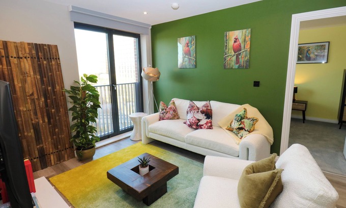 Holbeck Cottage | BALINESE RETREAT, family friendly, with a garden in Leeds