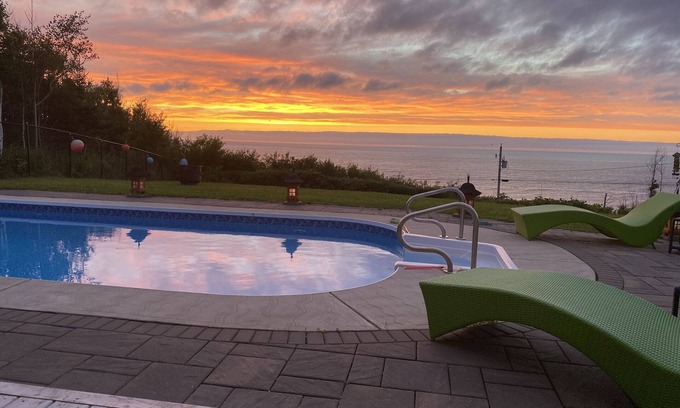 Malignant Cove Villa | Balinese Style Villa with heated salt water pool and spectacular ocean vista
