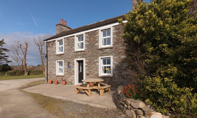 Derbyhaven Cottage | Balladuke Farmhouse - a holiday cottage that sleeps 6 guests in 4 bedrooms