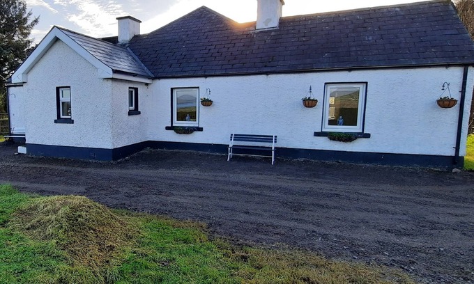 Ballinafad Cottage | BALLAGHBOY COTTAGE, pet friendly in Boyle, County Roscommon