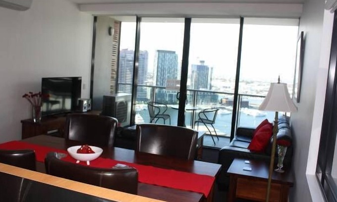 Docklands Apartment | Ballantrae Docklands Apartment 2BD 2BA free WiFi and under cover parking