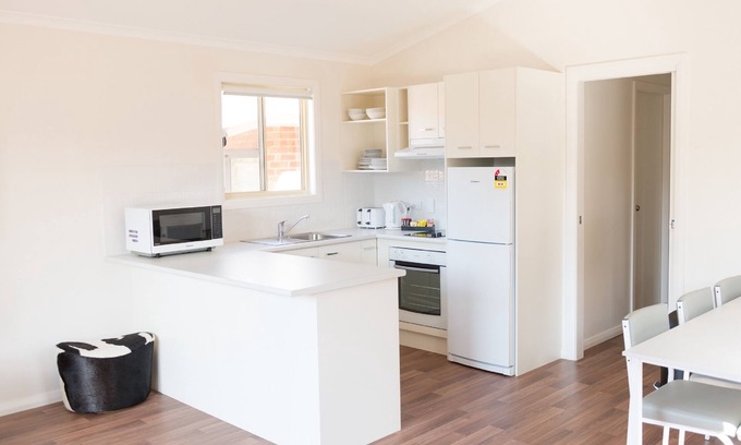 Warrenheip Hotel | Ballarat Colonial Motor Inn & Apartments