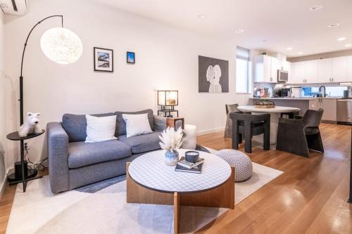 West Woodland House | Ballard's Pet-Friendly Mid Century Home + Rooftop Deck