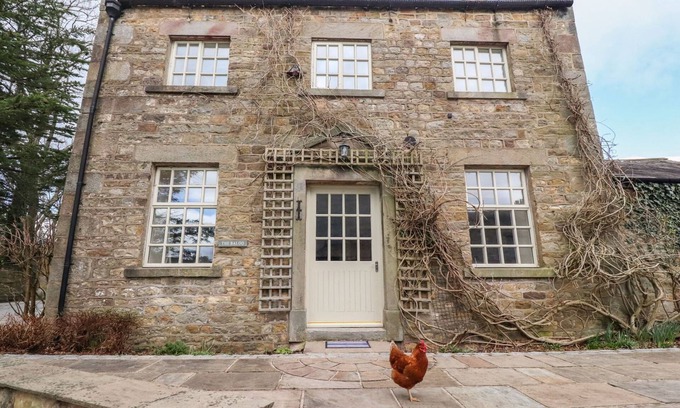 Dolphinholme Cottage | BALLOO, pet friendly, luxury holiday cottage in Galgate