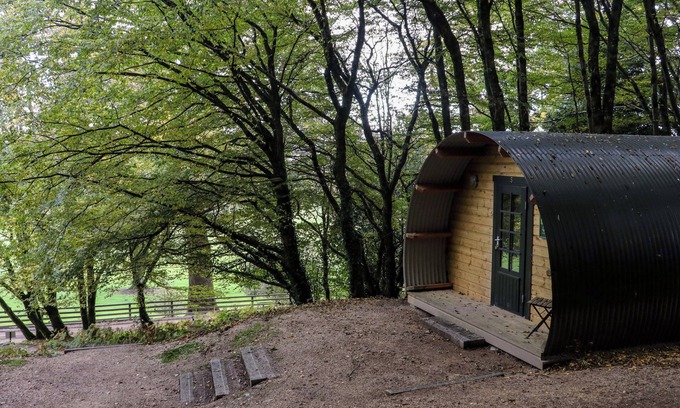Barranisky Cottage | BALLYBEG POD 6, romantic, with hot tub in Tinahely, County Wicklow