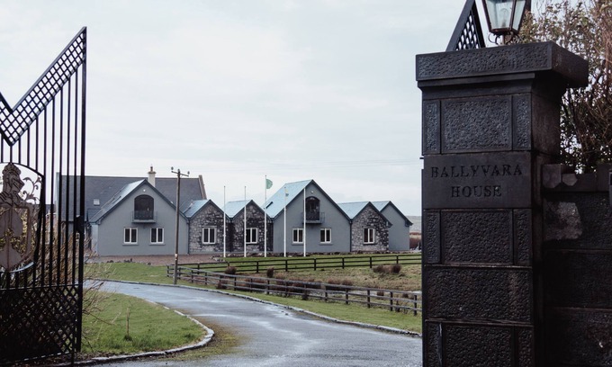 Doolin House | Ballyvara House - a two story that sleeps 28 guests in 11 bedrooms