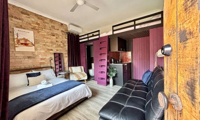 Balmain Apartment | Balmain Studio | Sleeps 7 | AC + Parking | Central
