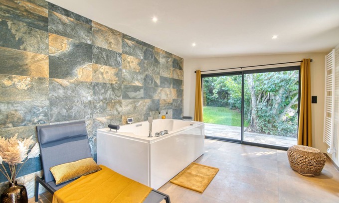 Grisolles Villa | BALNEO SPA LOFT