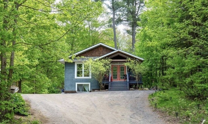 Huntsville House | Balsam Retreat- Muskoka GetawaynPet Friendly