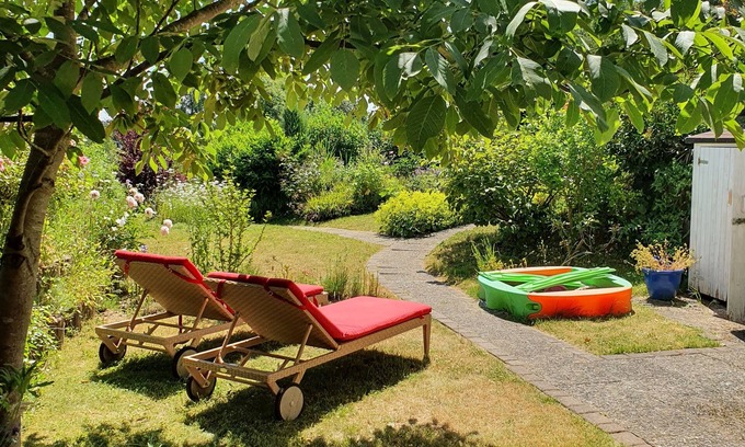 Sierksdorf Apartment | Baltic Sea flair - large, idyllic apartment near the beach with garden