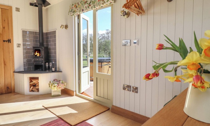 Garthmyl Cottage | Balwen Shepherd's Hut