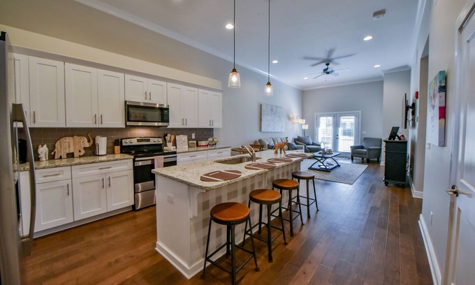 Tuscaloosa Condo | Bama Summit - Book for Football Season!