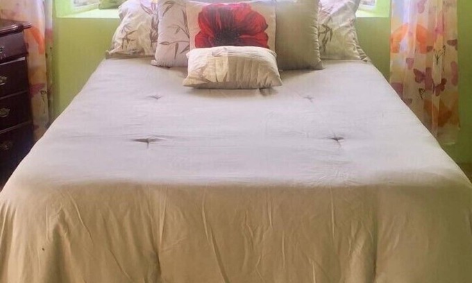 Stewart Town House | Bamboo Breeze Inn Vacation Home Rental, 5 miles up the hill from coastal Priory