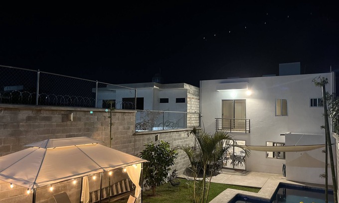 Tres de Mayo House | BAMBOO HOUSE! Pool-Grill-Garden ENJOY