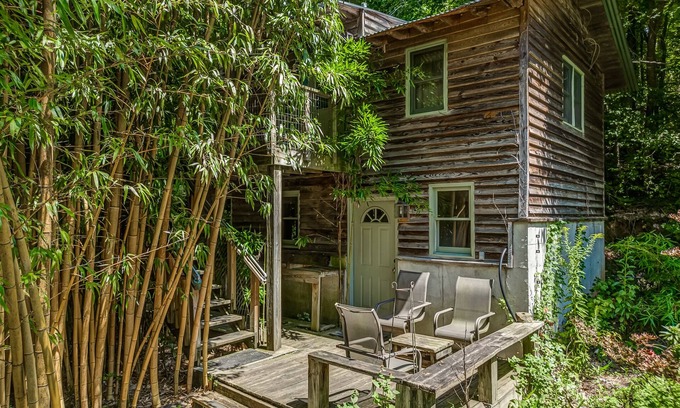 Talking Rock Apartment | Bamboo Roost at Kaluna Farm Retreat