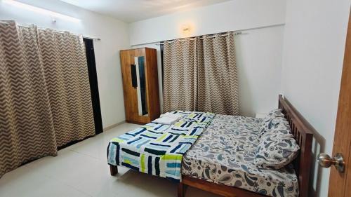 Aundh Apartment | Bamboo Stays Vibrant 2bhk Apt Nr Jupiter Hsp