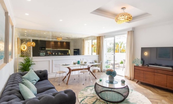 Puerto Banus Apartment | Banús, Playas del Duque, Beachfront Complex!