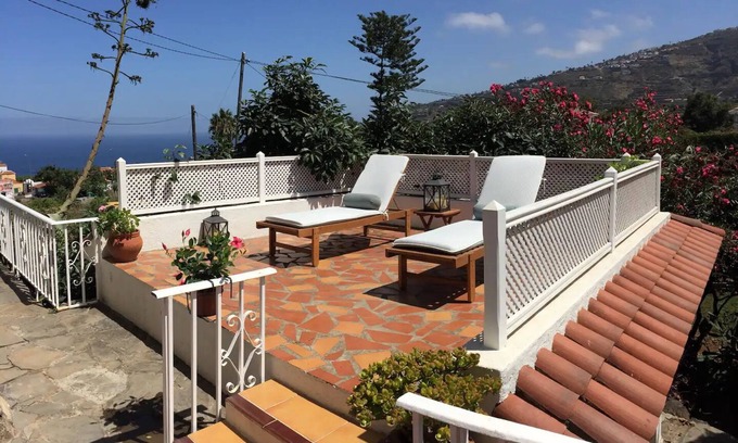 La Orotava Villa | Banana House! Peaceful with Villa Volcano/Ocean View (SuperHost in Airbnb)