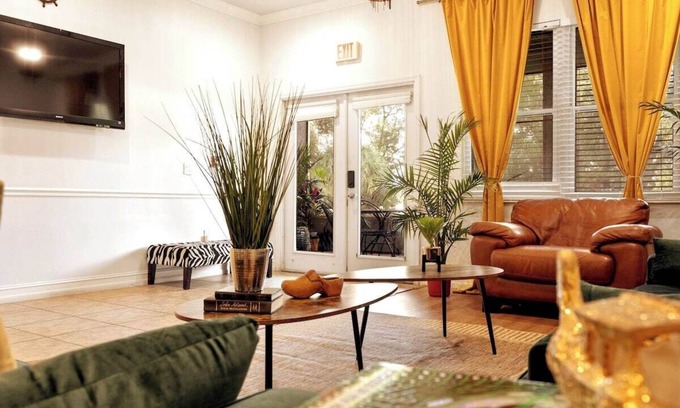 Orlovista Villa | Banana Leaf Villa- Book your gathering today!