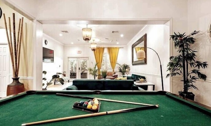 Orlovista Hotel | Banana Leaf Villa-Vintage Vibes Premium Room
