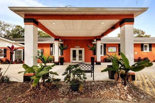 Orlovista House | Banana Leaf Villa-Vintage Vibes Suites