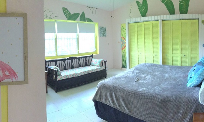Guzman Abajo House | Banana room