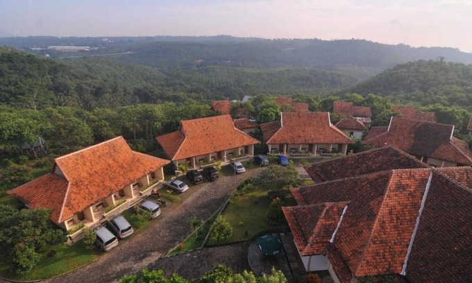 Ambarawa Villa | Banaran 9 Resort Hotel